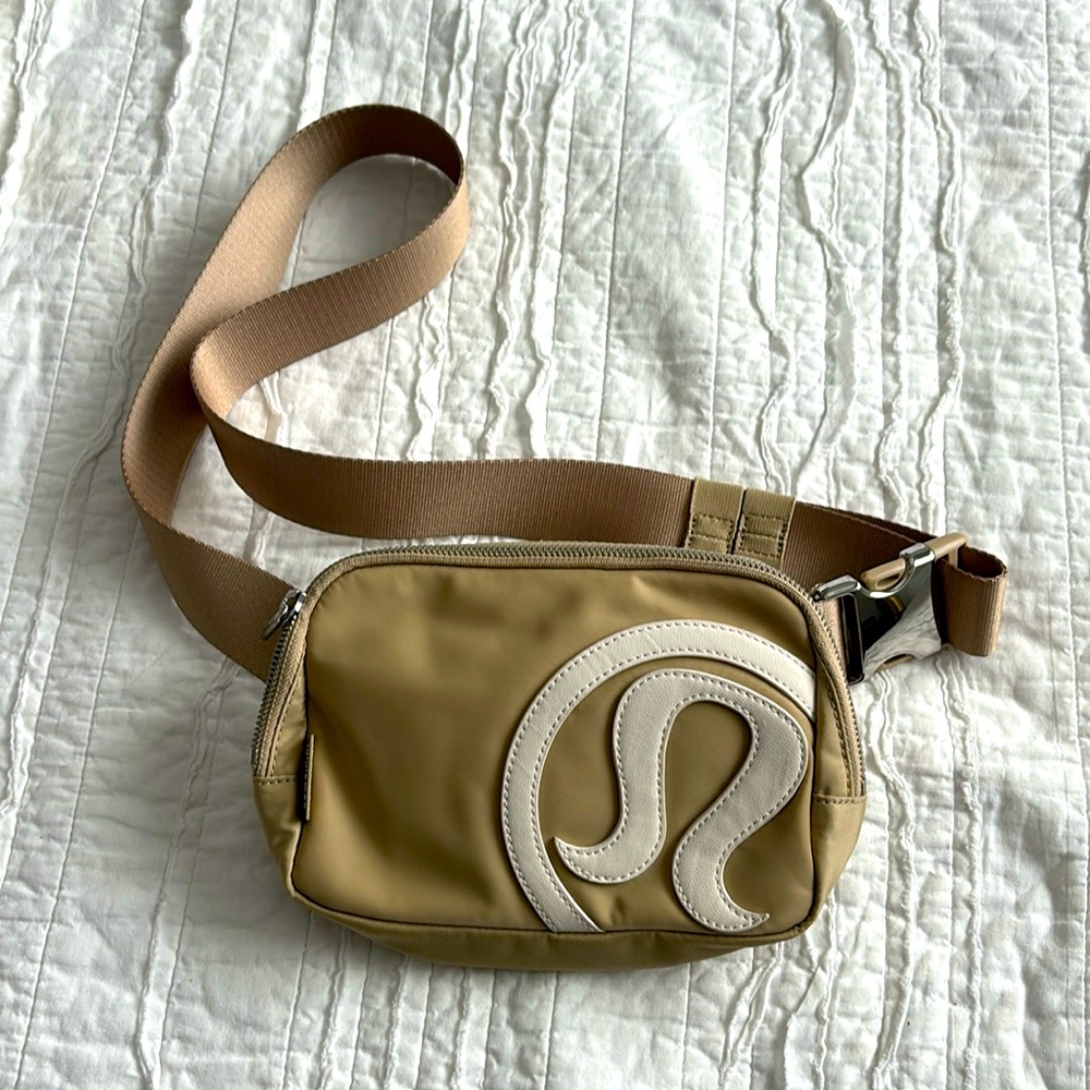Lululemon belt bag